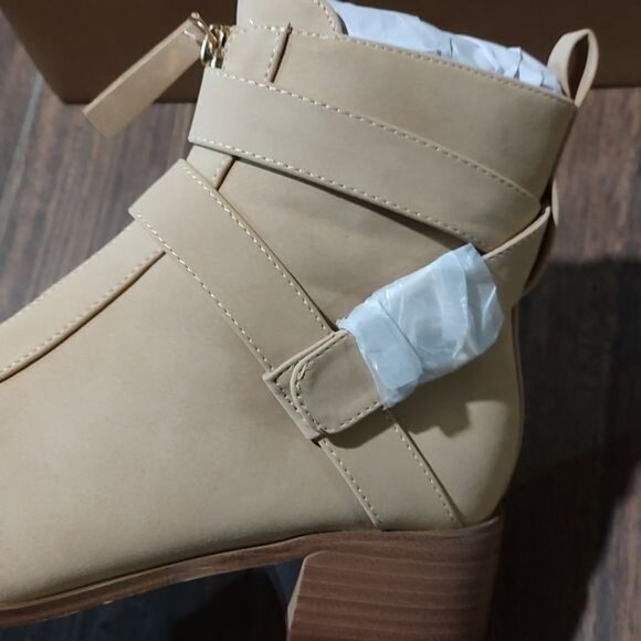 NIB 7 tan camel buckle belted bootie gold zipper block heel - Picture 2 of 6